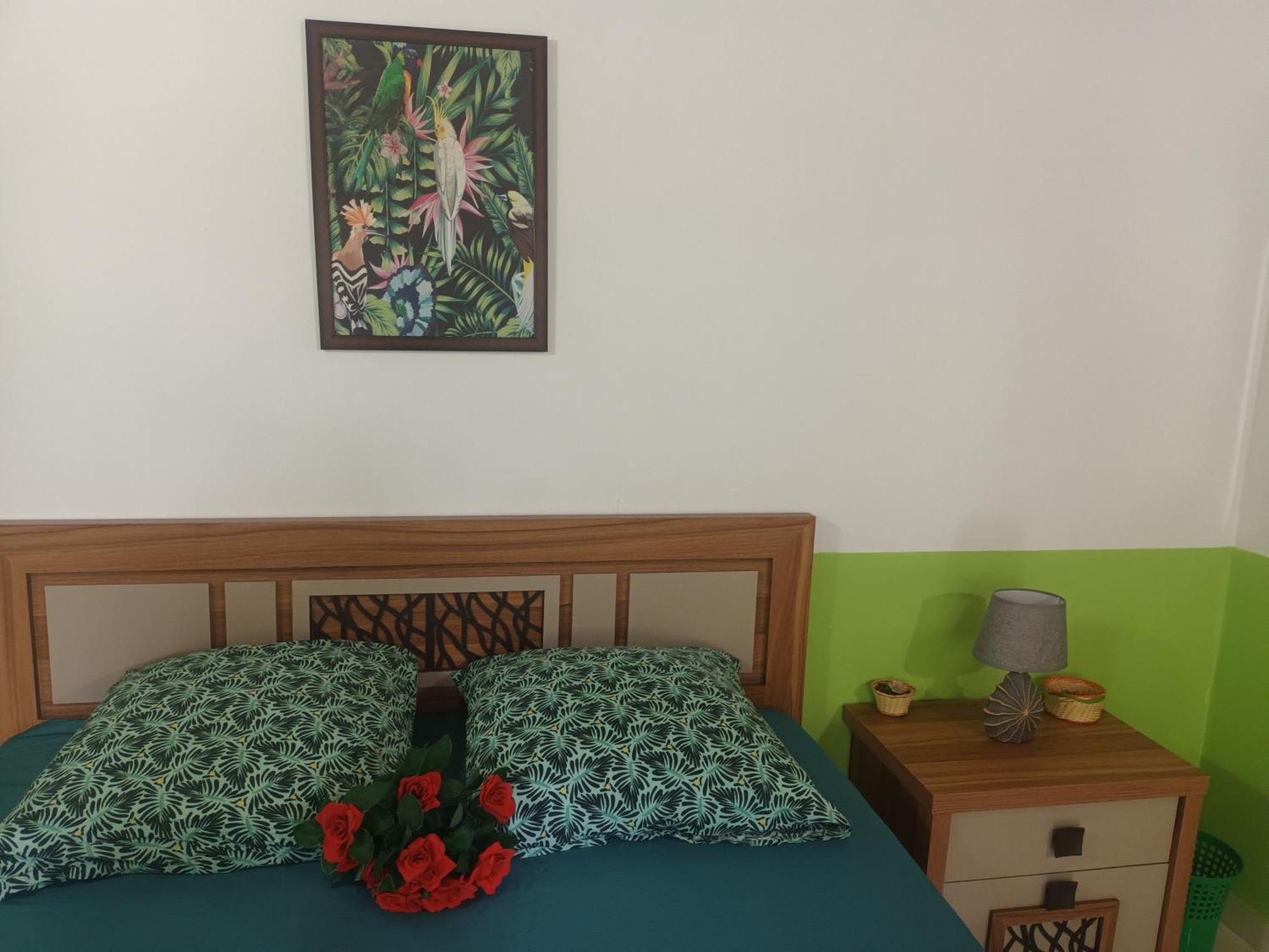 Lovely Flowers In Mount Lavinia Dehiwala-Mont Lavinia Extérieur photo